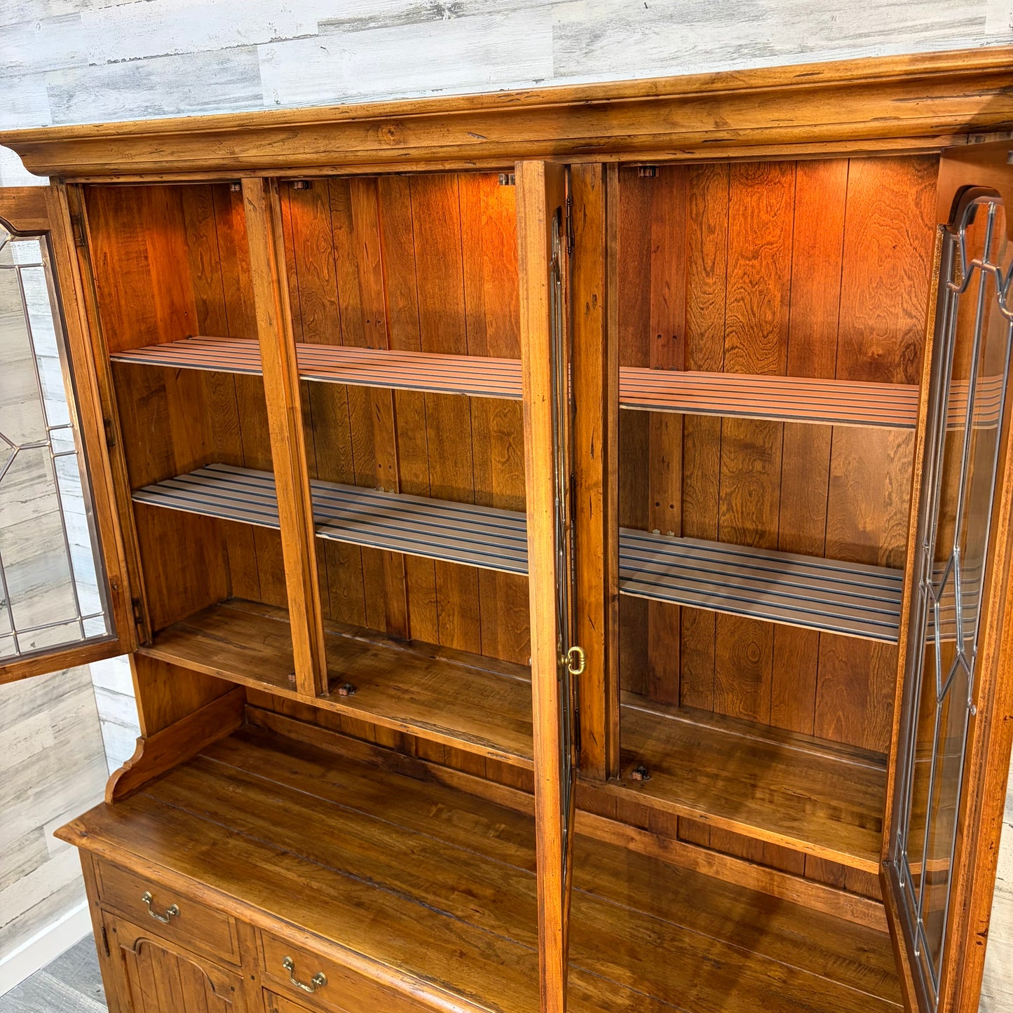 Ethan Allen Hutch Old World TreasuresStep