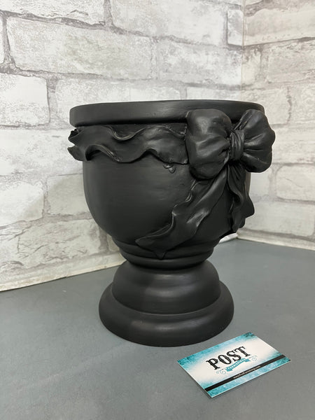 Black Bow Pot