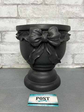 Black Bow Pot