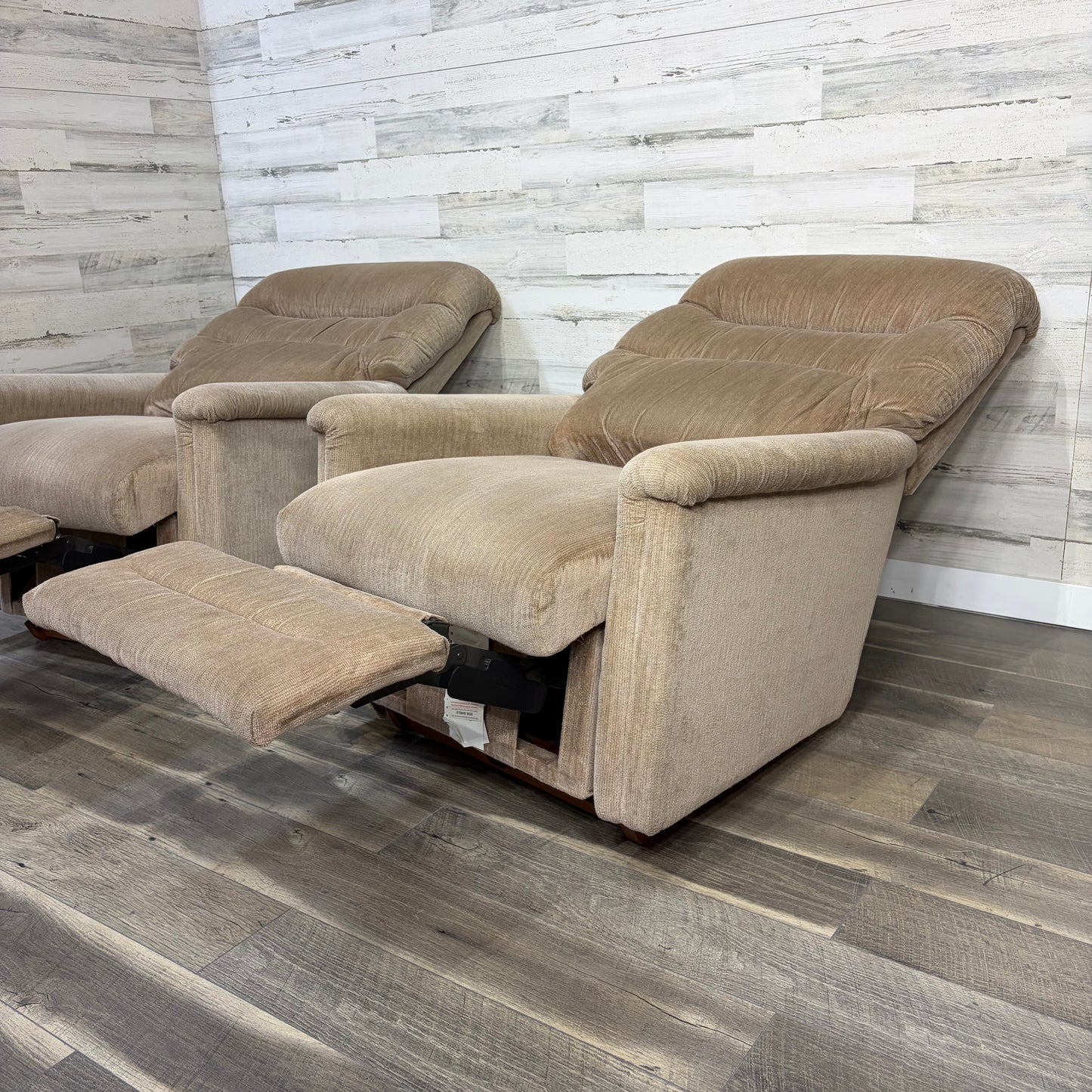 Set Of 2 LaZboy Recliner Chairs