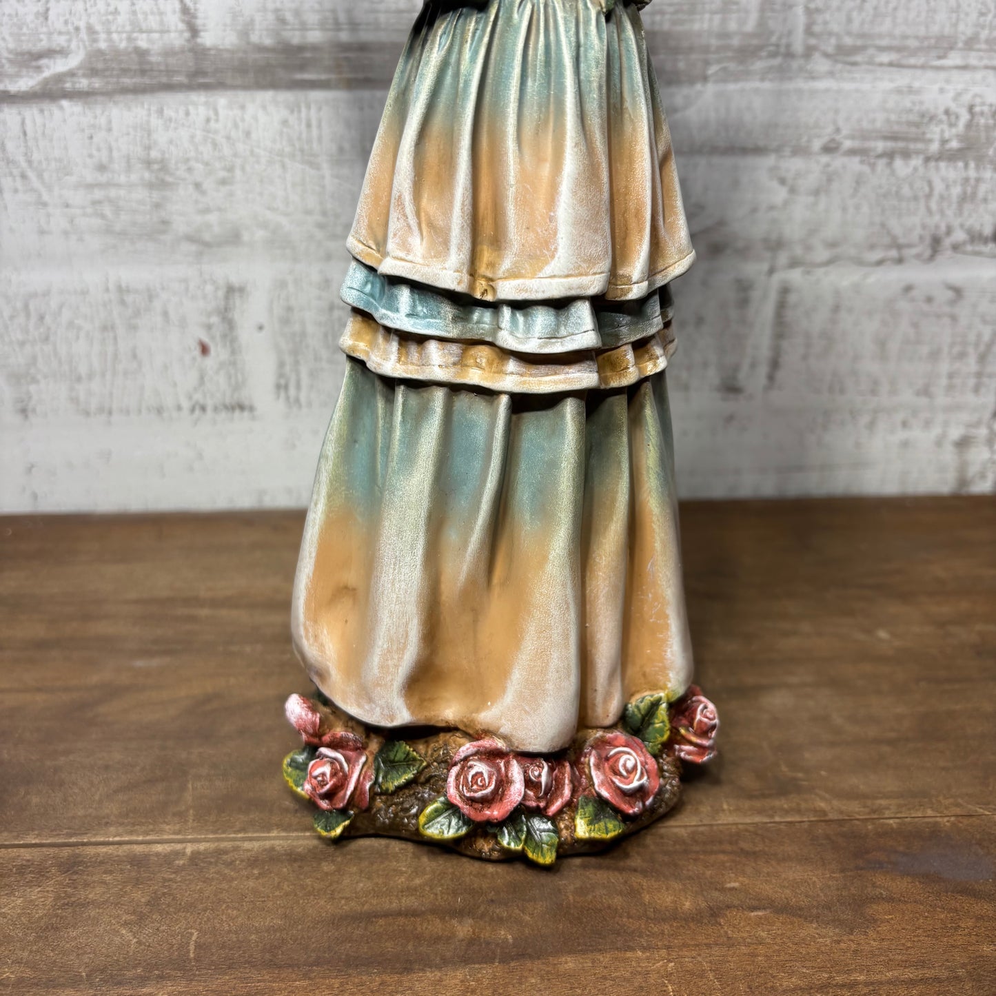 Decorative Angel Figurine W/ Bouquet Of Roses