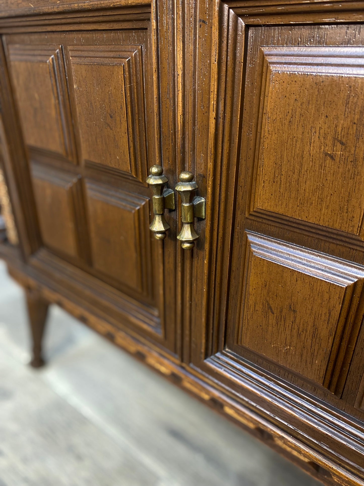 Vintage Magnavox Record/ Radio Cabinet