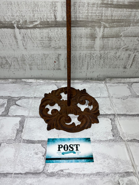 Rusty Wreath Stand