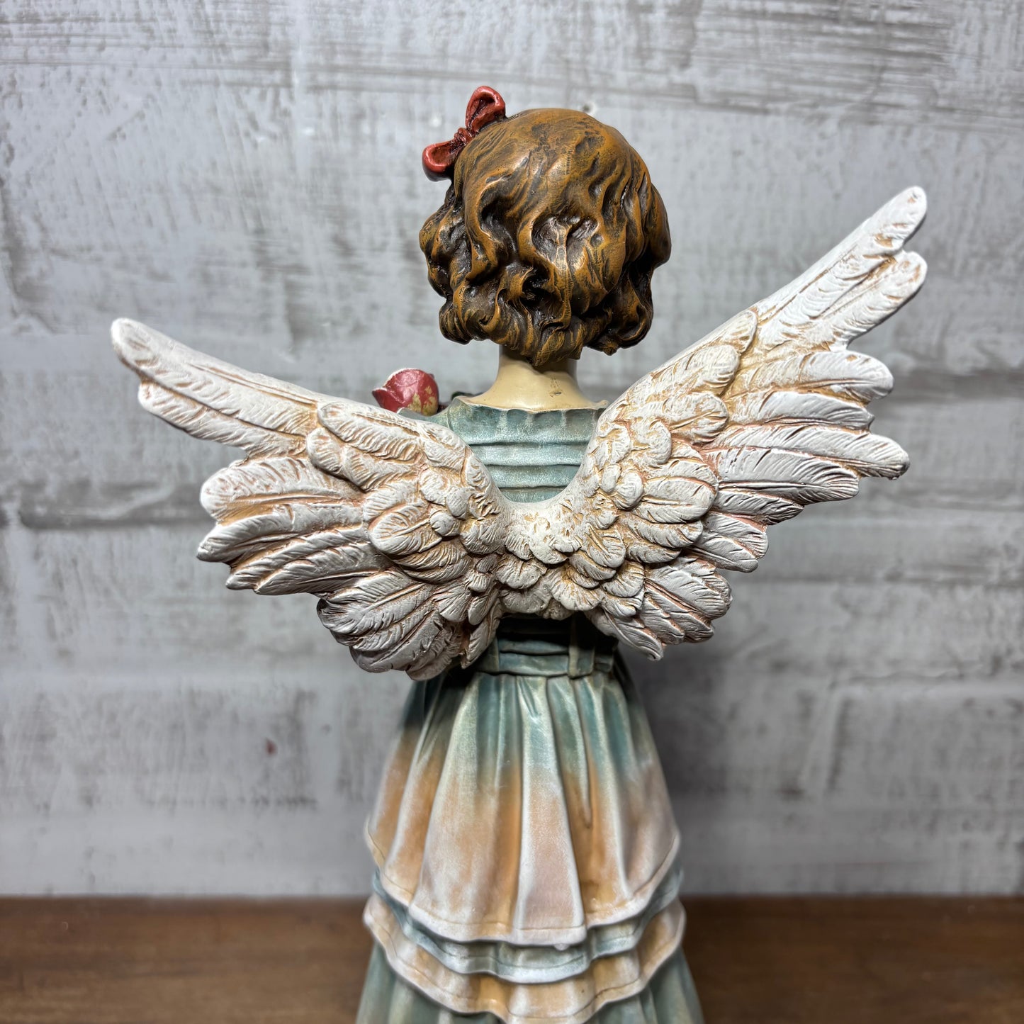 Decorative Angel Figurine W/ Bouquet Of Roses