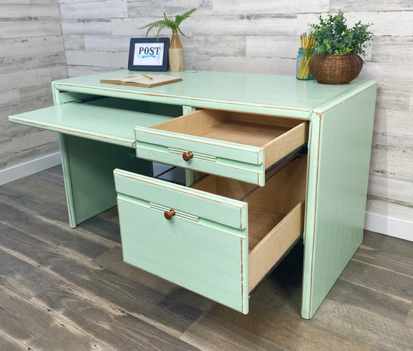 Mint Desk