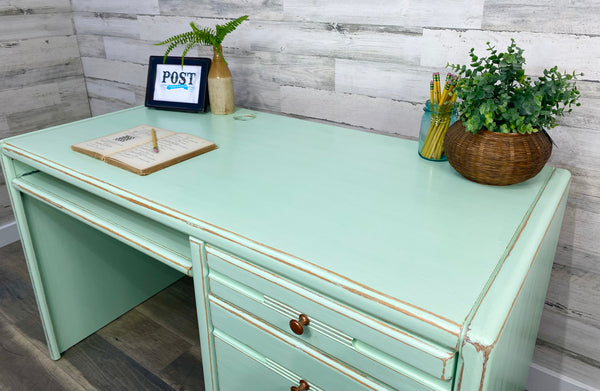 Mint Desk