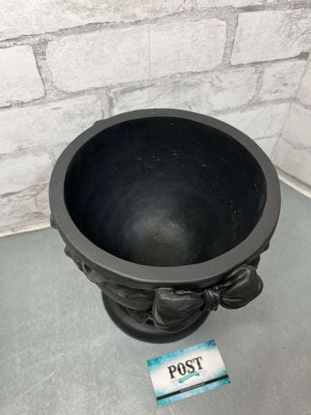 Black Bow Pot