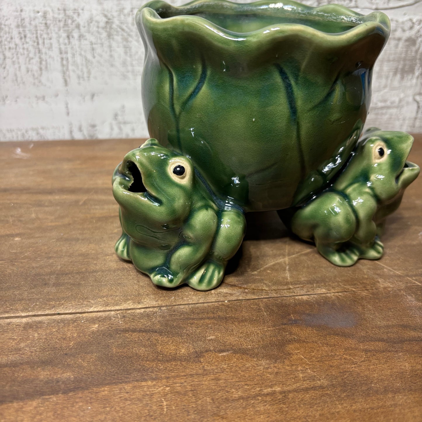 Vintage Green Majolica Style 3-Frog Cabbage Leaf Pottery Planter B-536