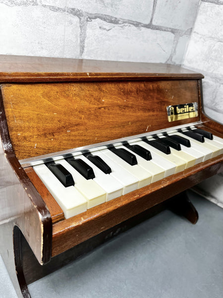 Vintage Toy Piano “Mundia Beilei“