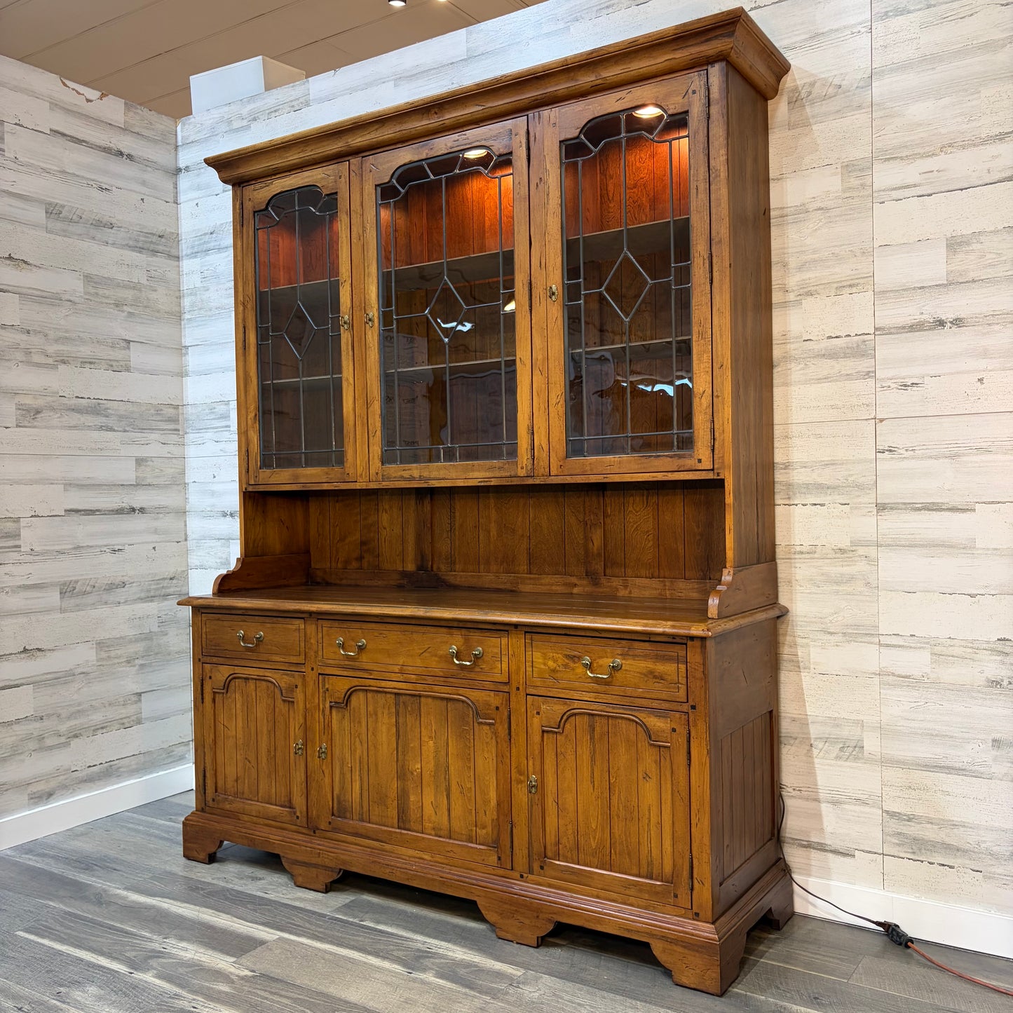 Ethan Allen Hutch Old World TreasuresStep
