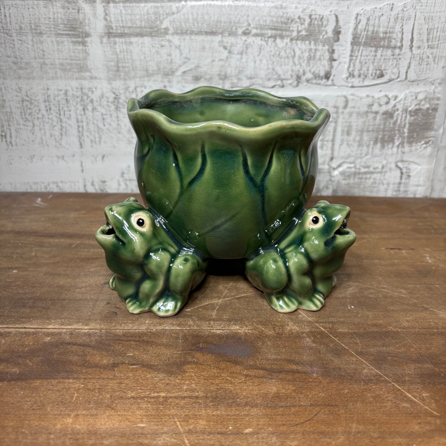 Vintage Green Majolica Style 3-Frog Cabbage Leaf Pottery Planter B-536