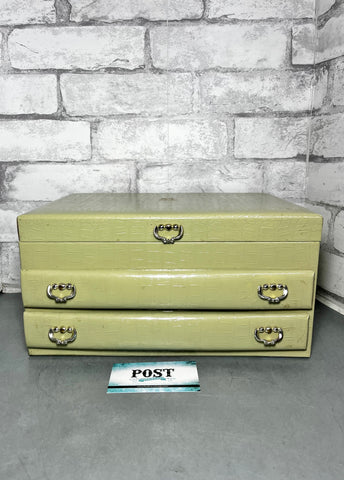 Large Green Lady Buxton Jewelry Box