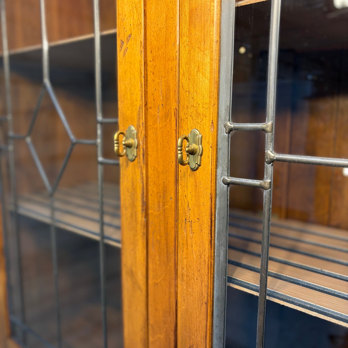 Ethan Allen Hutch Old World TreasuresStep