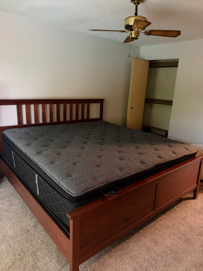 King Size Sealy Euro Pillowtop Mattress & Boxsprings