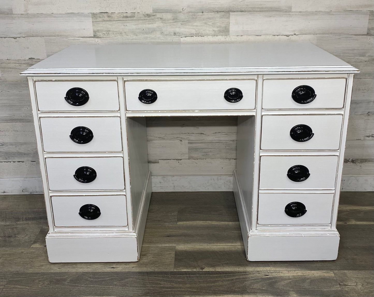 White Vintage Desk