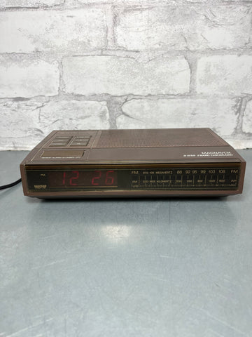 Vintage Magnavox D-3150 2 Band Clock AM/FM Radio Clockradio
