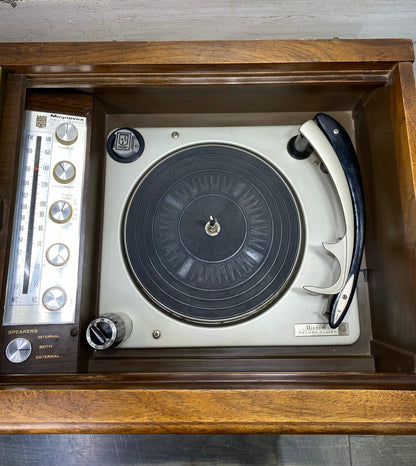 Vintage Magnavox Record/ Radio Cabinet