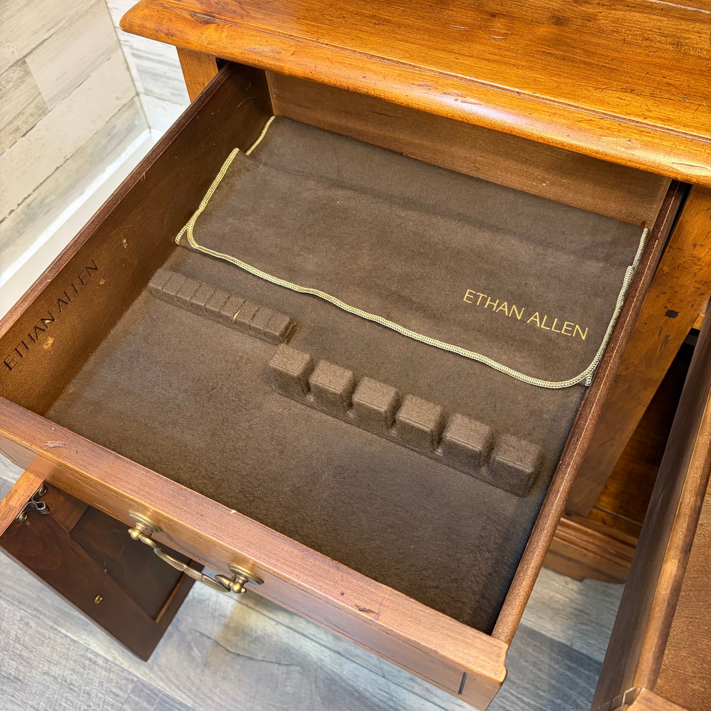 Ethan Allen Hutch Old World TreasuresStep