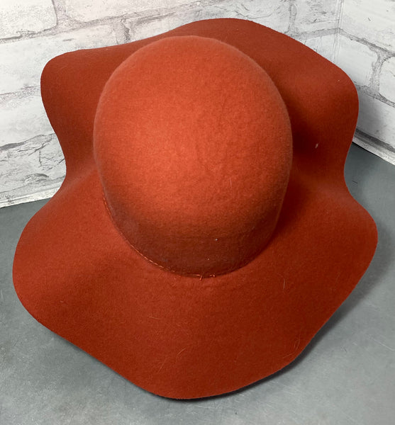 Red Sunhat