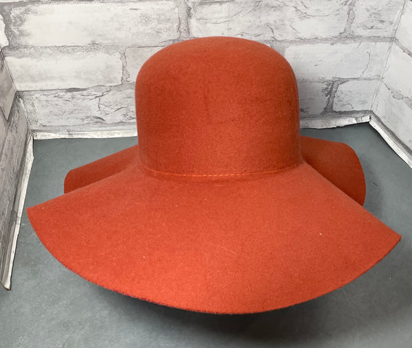 Red Sunhat