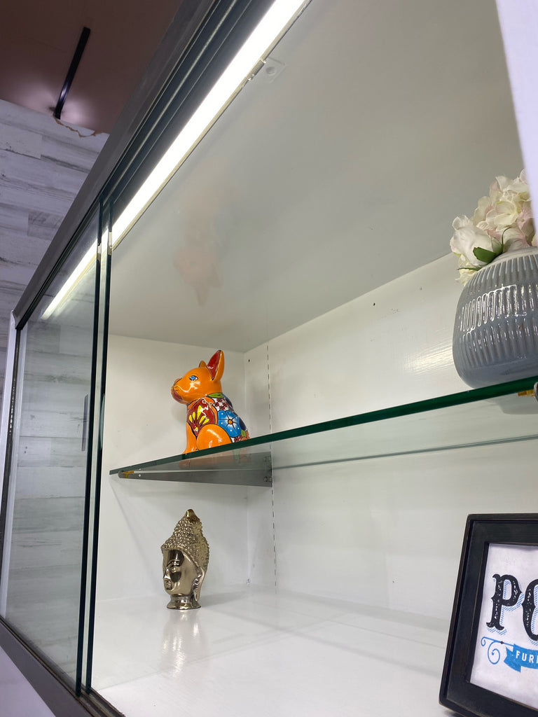 Large Retail Display Case Post Furnishings