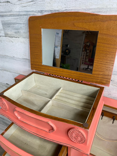 Stand Up Coral Jewelry Box