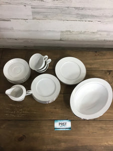 Set of 20 Fine China Dining Ware