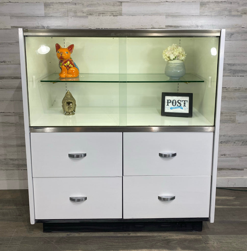 Large Retail Display Case Post Furnishings